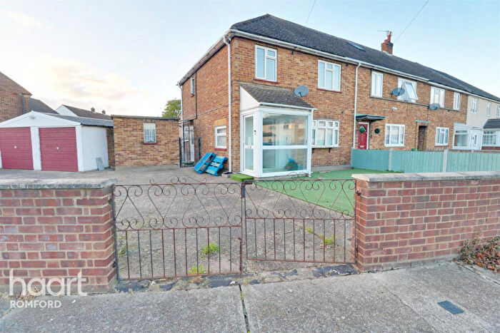 3 Bedroom End Of Terrace House To Rent In New Zealand Way, Rainham, RM13