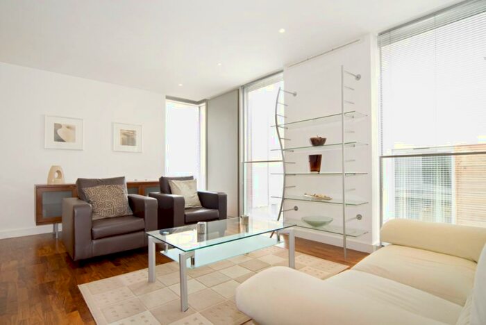 2 Bedroom Flat To Rent In Luna House, Bermondsey Wall West, London, SE16