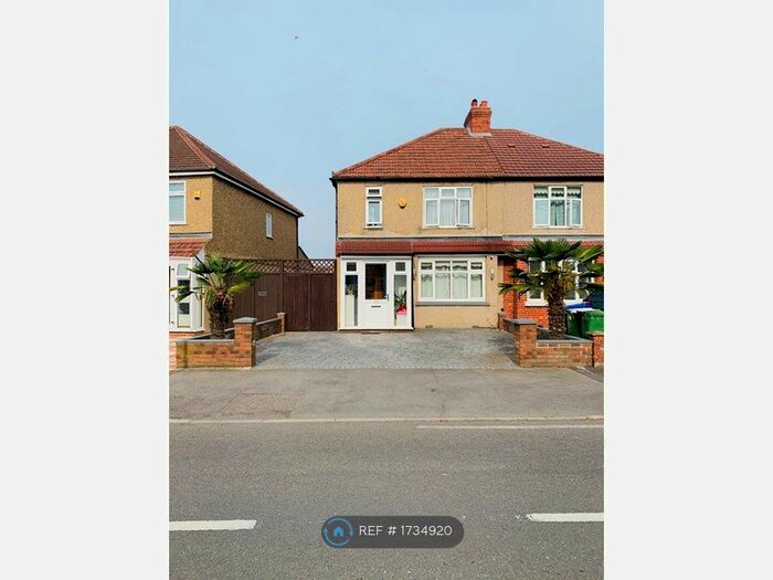 3 Bedroom Semi-Detached House To Rent In Olyffe Avenue, Welling, DA16