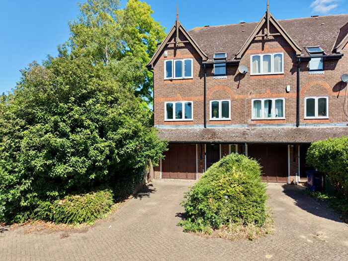 3 Bedroom Town House To Rent In Mariners Way, Cambridge, Cambridgeshire, CB4