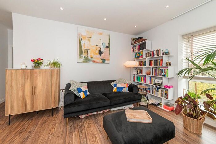 2 Bedroom Flat To Rent In Rose Kiln Lane, Reading, RG2