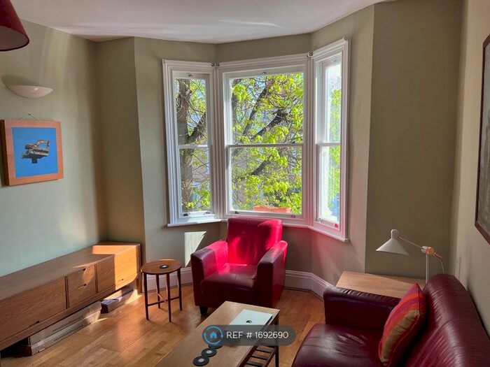 2 Bedroom Flat To Rent In Elm Park, London, SW2