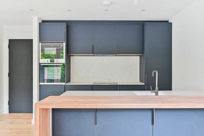 3 Bedroom Flat To Rent In Kenley Lane, Coulsdon, Kenley, CR8