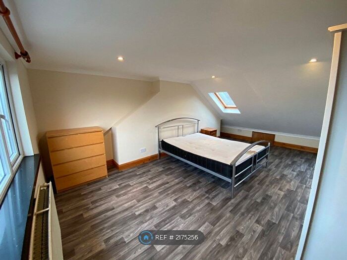 3 Bedroom Flat To Rent In Eastcombe Avenue, London, SE7