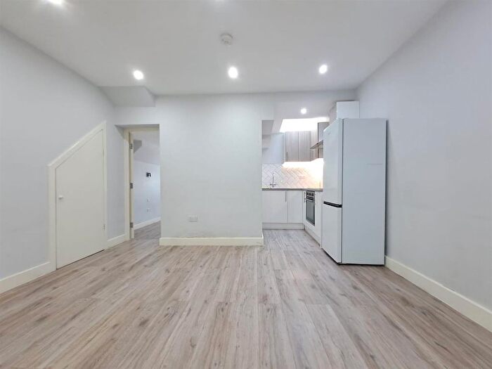 1 Bedroom Flat To Rent In Forest Road, London, E17