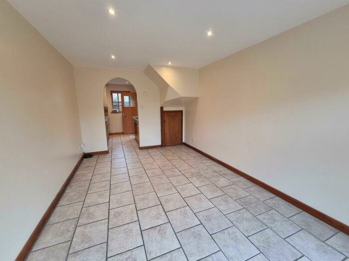 2 Bedroom Cottage To Rent In Lucks Hill, West Malling, ME19