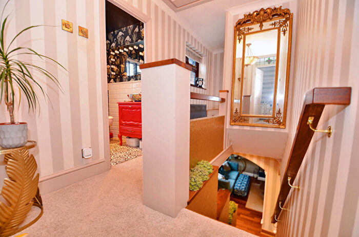 5 Bedroom Detached House For Sale In Burnt Mills, Basildon, SS13