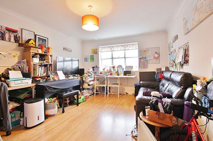 2 Bedroom Flat For Sale In Hillary Drive, Isleworth, TW7