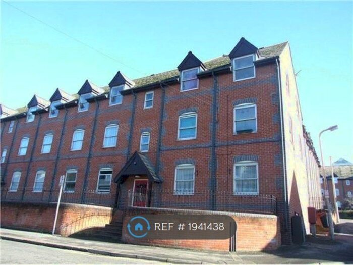 2 Bedroom Flat To Rent In Lynden Mews, Reading, RG2