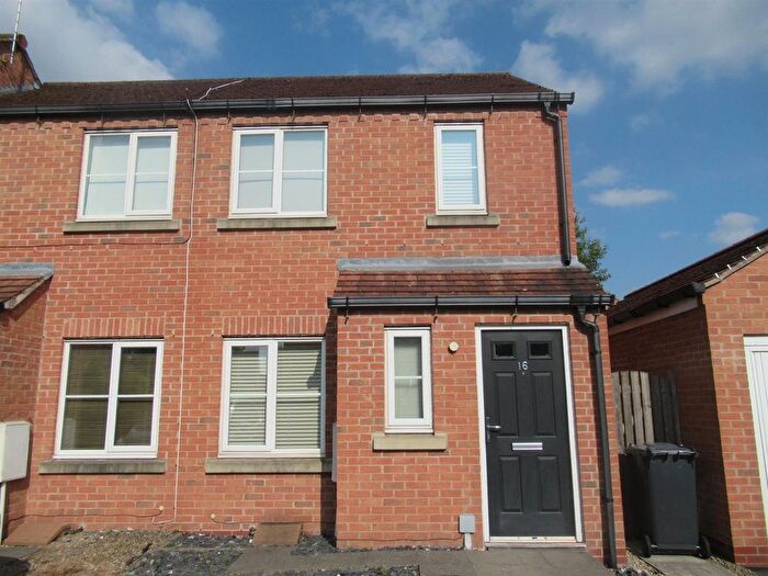 2 Bedroom Town House To Rent In Oak Way, Selby, YO8