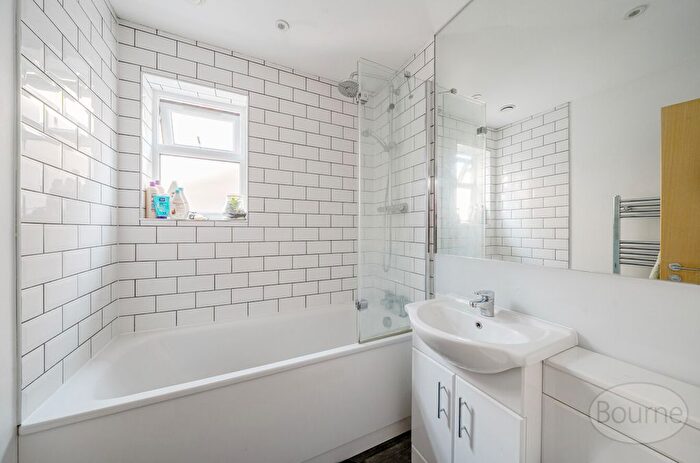 2 Bedroom Detached House For Sale In Sycamore Drive, Ash Vale, Surrey, GU12