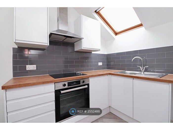 2 Bedroom Flat To Rent In Worsborough, Worsbrough, Barnsley, S70