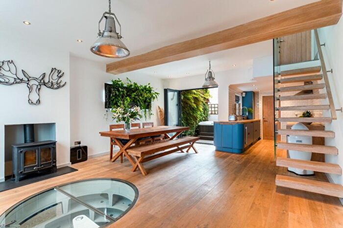 2 Bedroom Character Property To Rent In Gloucester Road, Brighton, BN1