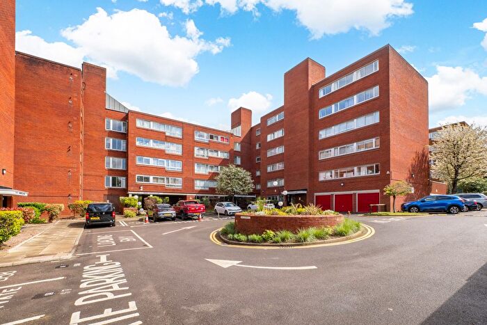 2 Bedroom Flat To Rent In Homefield Park, Sutton, Surrey, SM1