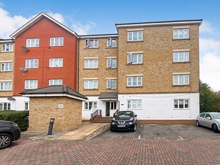 2 Bedroom Flat To Rent In Kendal, Purfleet, RM19