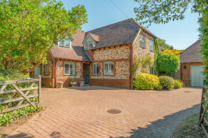 4 Bedroom Detached House For Sale In Gardeners Lane, Upper Basildon, Reading, Berkshire, RG8