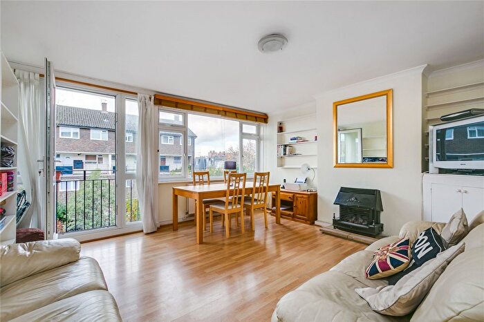 3 Bedroom Flat To Rent In Aintree Street, Fulham, SW6