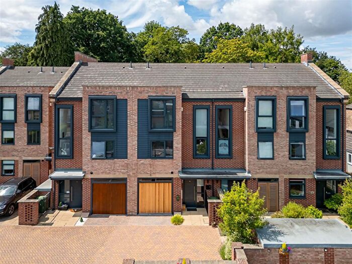 3 Bedroom Town House For Sale In New Lane, Holgate, York, YO24