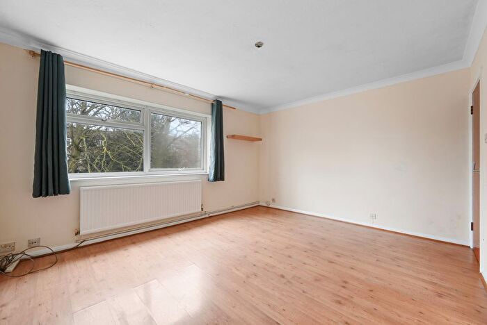 1 Bedroom Flat For Sale In Hogarth Court, Steeplands, Bushey, WD23