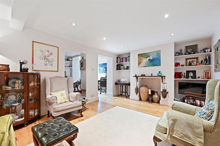 2 Bedroom Flat For Sale In Cromwell Grove, London, W6