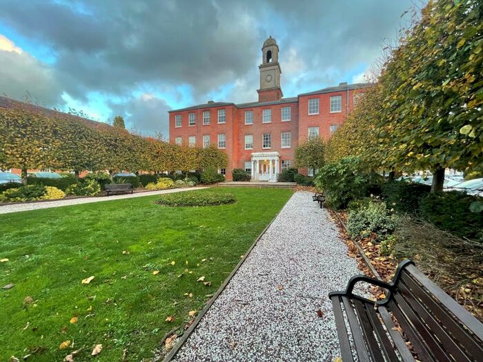 1 Bedroom Flat To Rent In North Square, Knowle Village, PO17