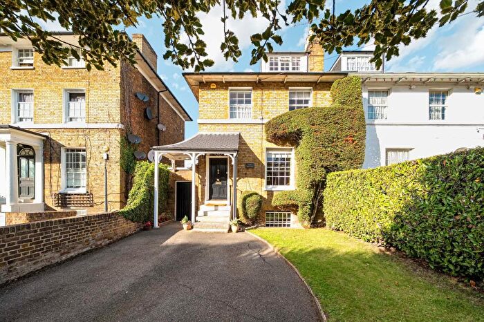 4 Bedroom Semi-Detached House For Sale In Slough, Berkshire, SL1