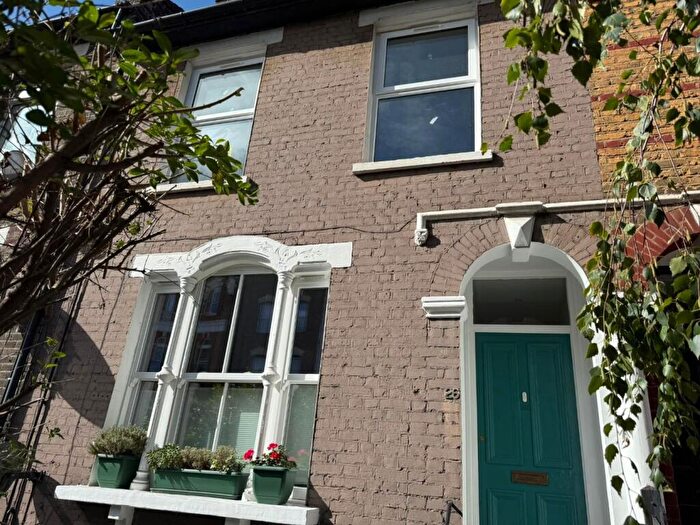 Flat To Rent In Charlton Church Lane, Charlton, SE7