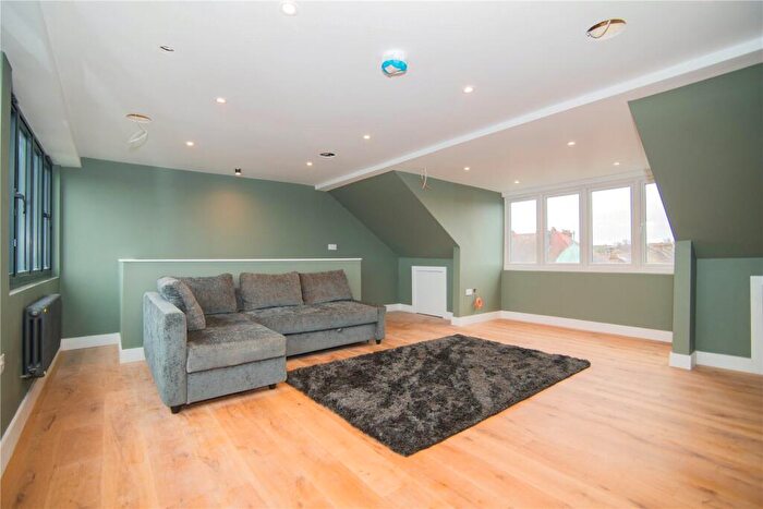 2 Bedroom Flat To Rent In Upper Richmond Road West, Palewell, SW14