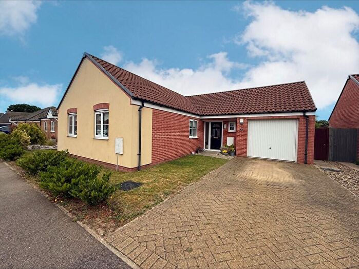 3 Bedroom Detached Bungalow For Sale In Howards Way, Bradwell, NR31