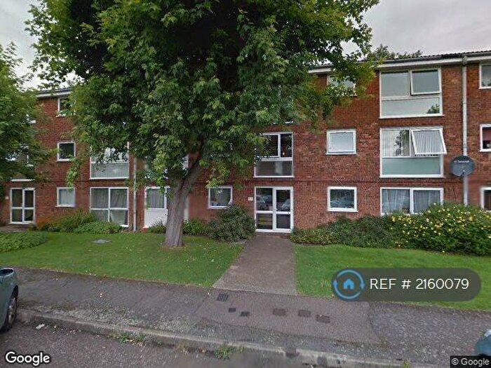 2 Bedroom Flat To Rent In Chenies Court, Hemel Hempstead, HP2