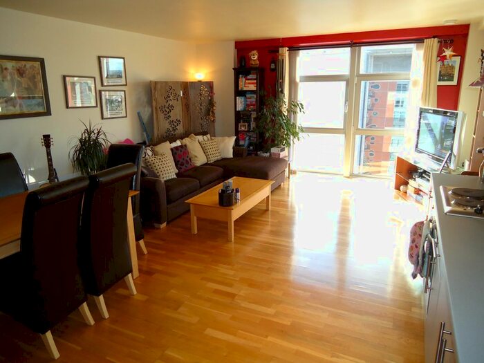 2 Bedroom Flat To Rent In Whitehall Quay, Leeds, West Yorkshire, Uk, LS1