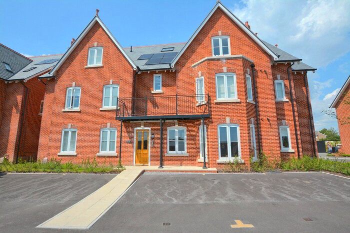 2 Bedroom Flat To Rent In Kingfisher Court, Julians Road, Wimborne, BH21