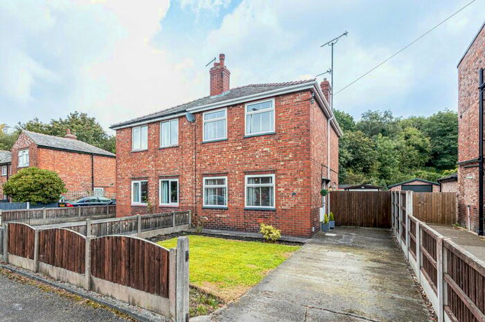 3 Bedroom Semi-Detached House For Sale In Broadway, Partington, Manchester, M31