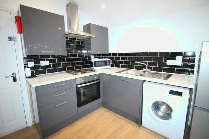 1 Bedroom Apartment To Rent In **Student** One Bed Flat Cross Street, Lincoln, Lincolnshire, LN5