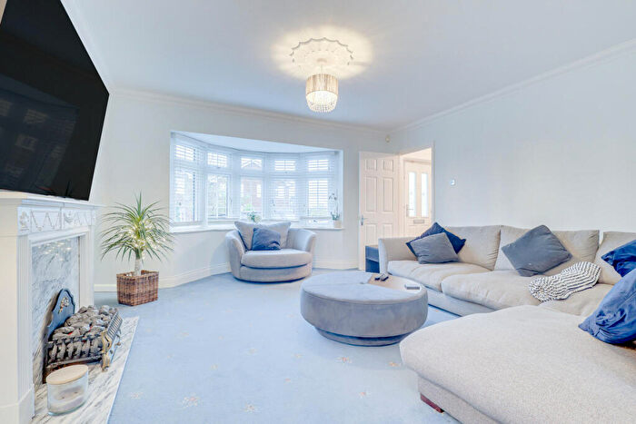 4 Bedroom Detached House For Sale In The Laurels, Rayleigh, SS6