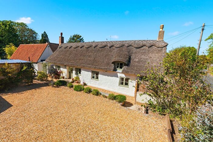 4 Bedroom Detached House For Sale In Cherry Orton Road, Peterborough, PE2