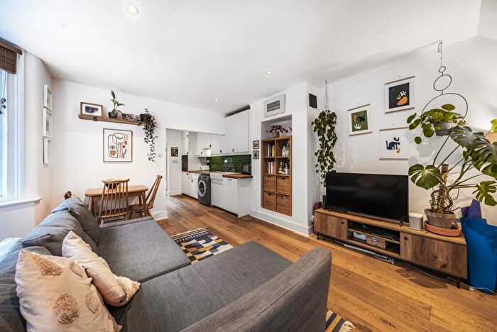 2 Bedroom Flat To Rent In Cheltenham Road, London, SE15