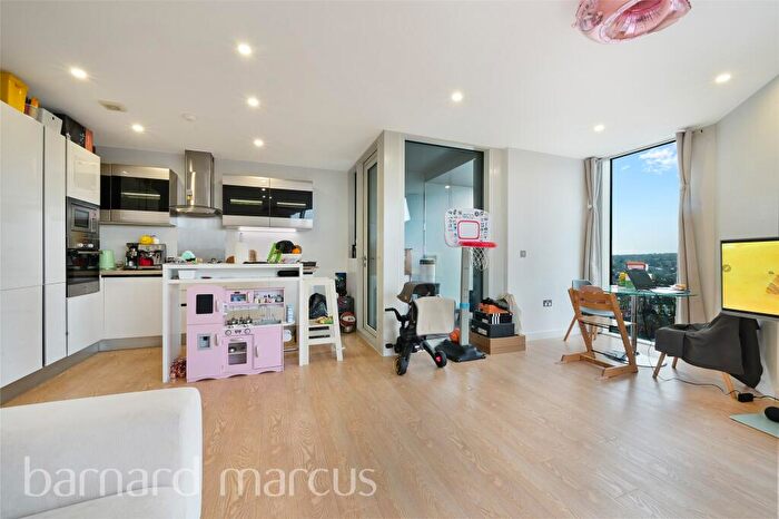 2 Bedroom Flat For Sale In Newgate, Croydon, CR0