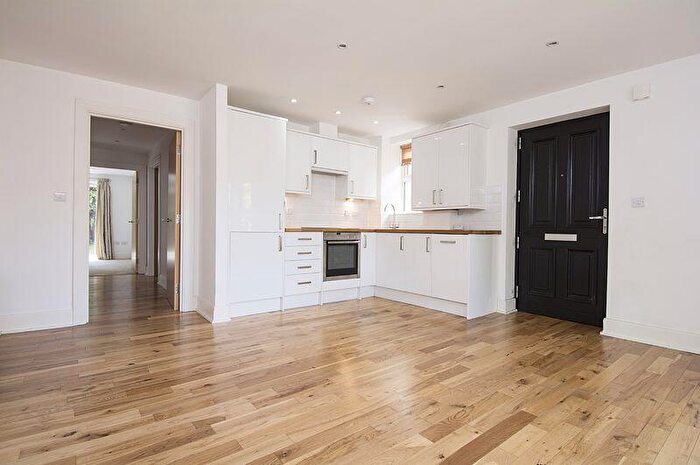 2 Bedroom Flat To Rent In Albany House, Hersham, KT12