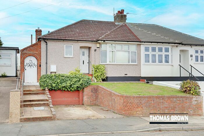 2 Bedroom Semi-detached Bungalow For Sale In Somerden Road, Orpington, BR5