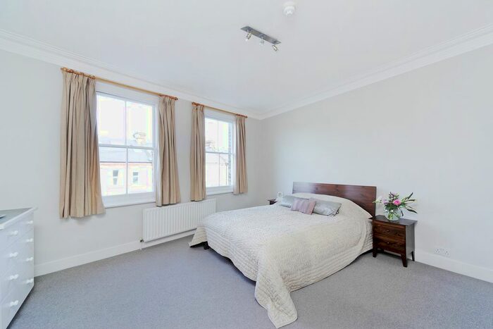 2 Bedroom Flat To Rent In Hugon Road, Fulham, London, SW6