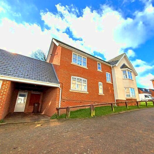 4 Bedroom Detached House To Rent In Gun Tower Mews, Rochester, ME1