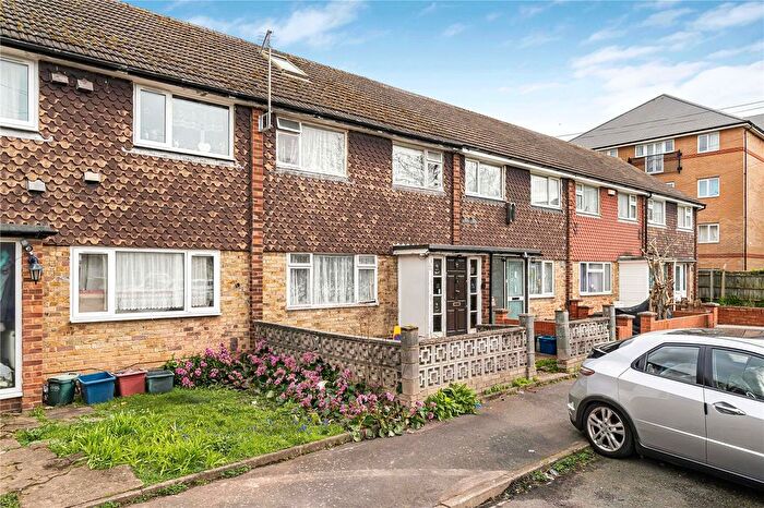 3 Bedroom Terraced House For Sale In Old Farm Close, Hounslow, TW4