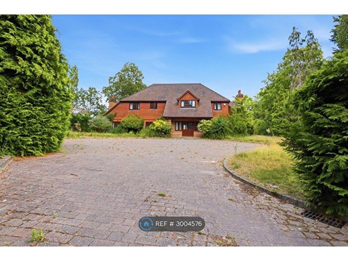 6 Bedroom Detached House To Rent In Woodhill, Woking, GU23