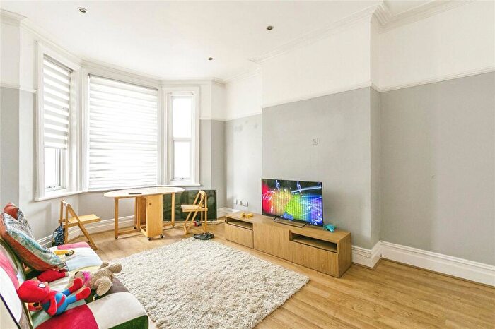 2 Bedroom Flat For Sale In Argyll Road, Bournemouth, BH5