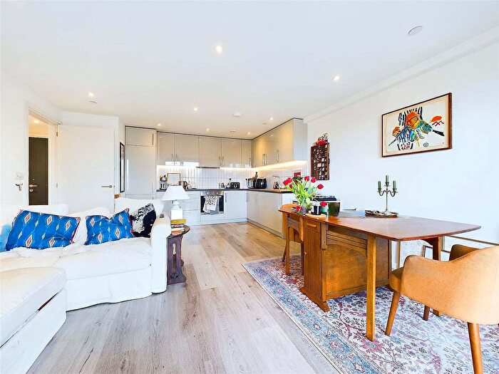 1 Bedroom Flat To Rent In High Street, Hampton Hill, Hampton, TW12