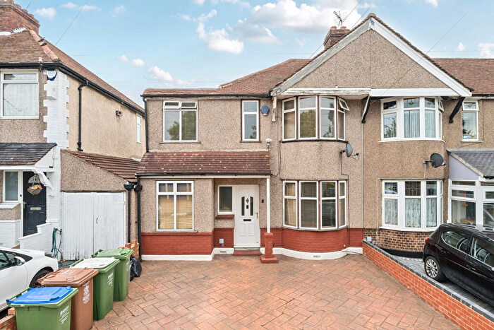 4 Bedroom End Of Terrace House For Sale In Yorkland Avenue, Welling, DA16