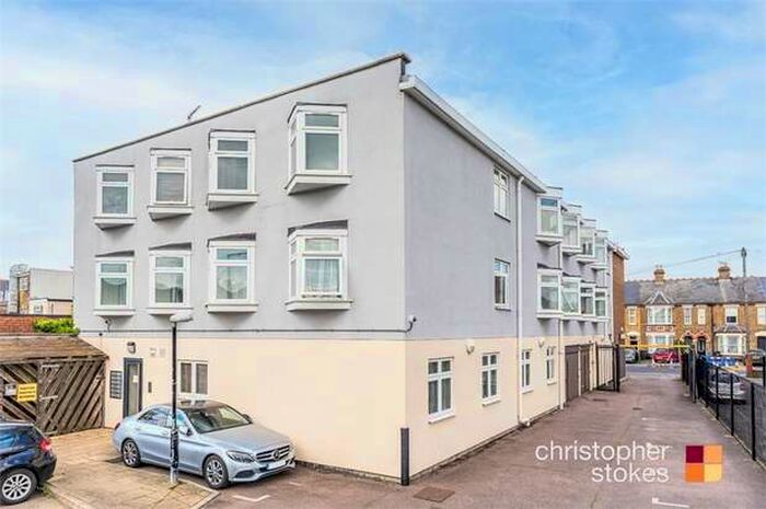 2 Bedroom Flat To Rent In Borne House, Turners Hill, Cheshunt, Hertfordshire, EN8