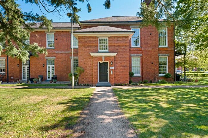 2 Bedroom Flat For Sale In Glanville Way, Epsom, KT19