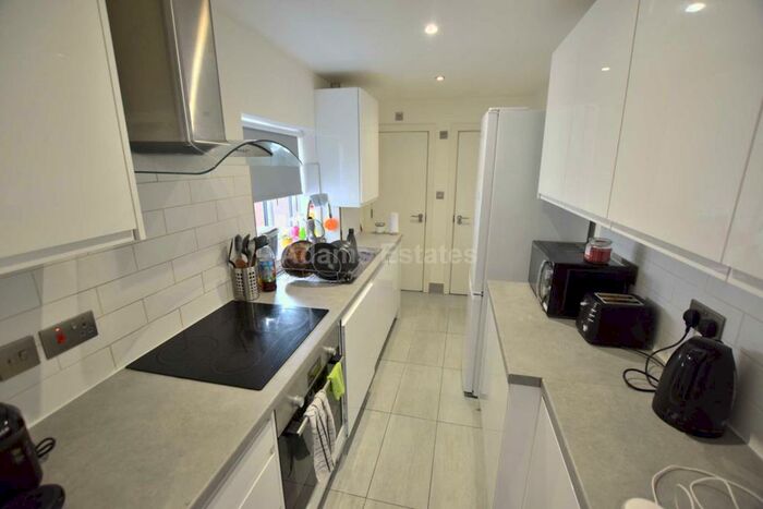 4 Bedroom Terraced House To Rent In Brighton Road, Reading, RG6